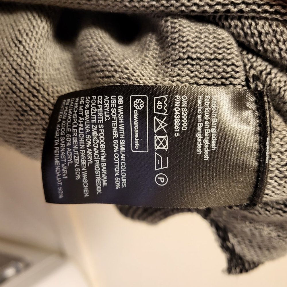H&M Sweater - Picture 4 of 4